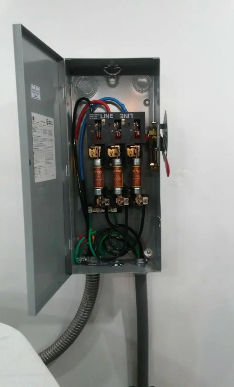 Three-phase disconnect switch installed for Smoke Detector Installation in Willow Oak